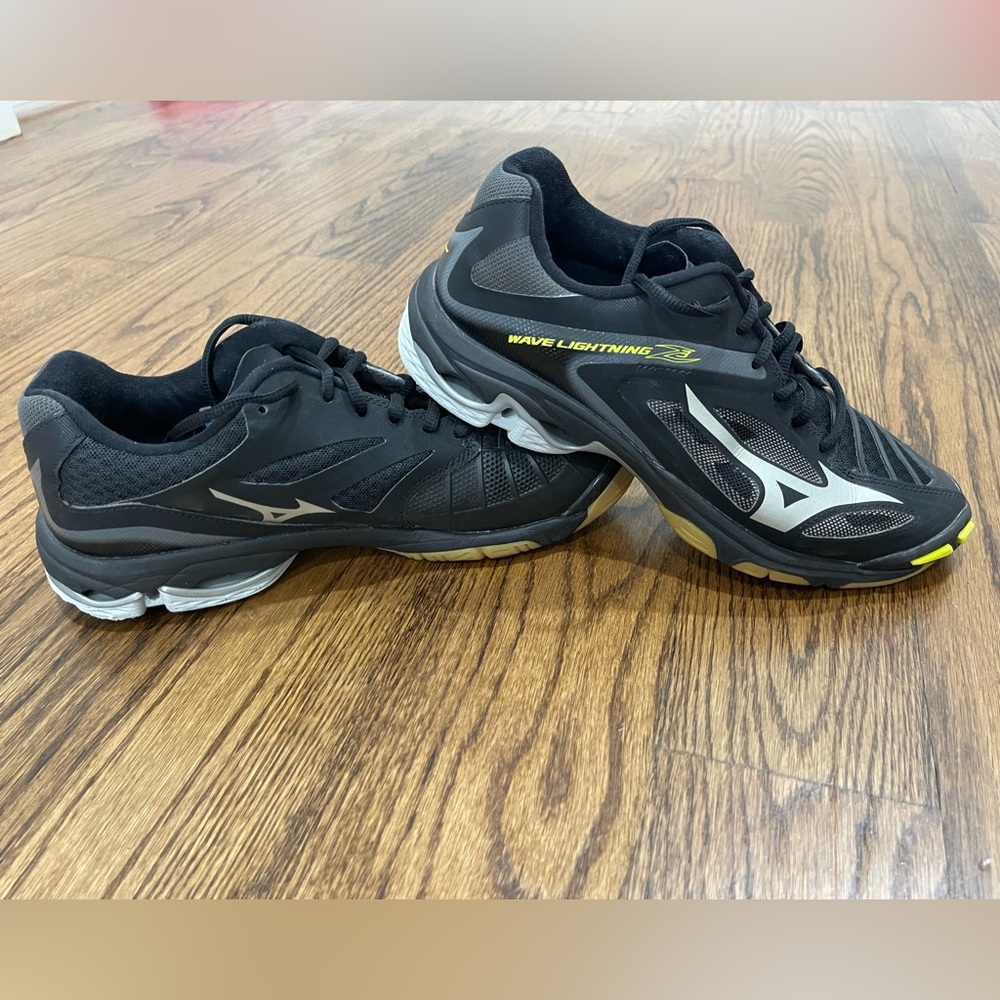 Mizuno Women’s Volleyball Court Shoe - Size 10